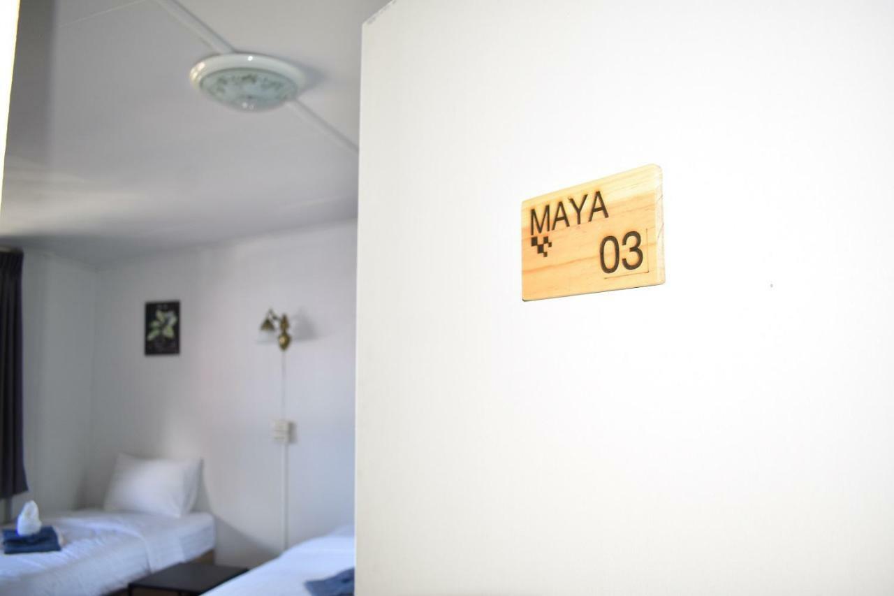 Maya Bed And Food Hostel Чіангмай Екстер'єр фото