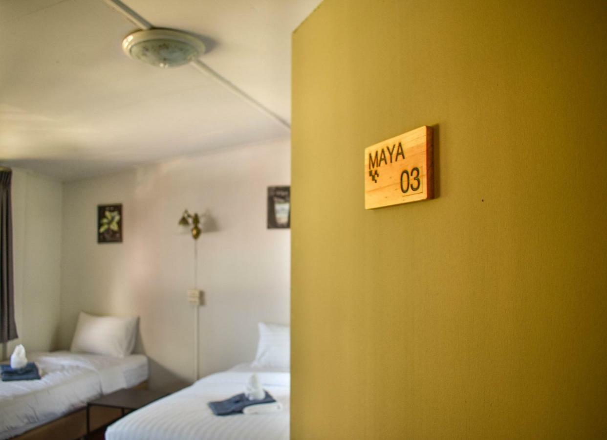 Maya Bed And Food Hostel Чіангмай Екстер'єр фото