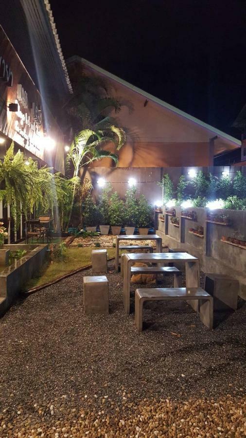 Maya Bed And Food Hostel Чіангмай Екстер'єр фото