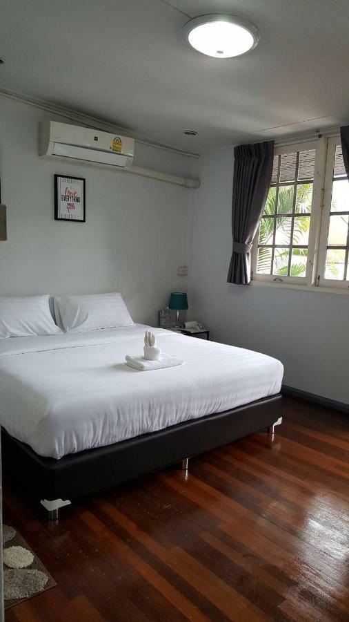 Maya Bed And Food Hostel Чіангмай Екстер'єр фото
