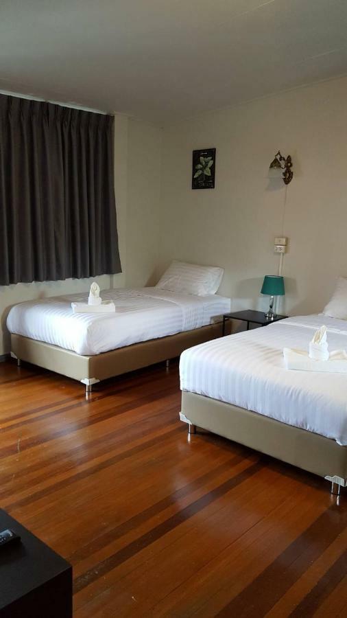 Maya Bed And Food Hostel Чіангмай Екстер'єр фото