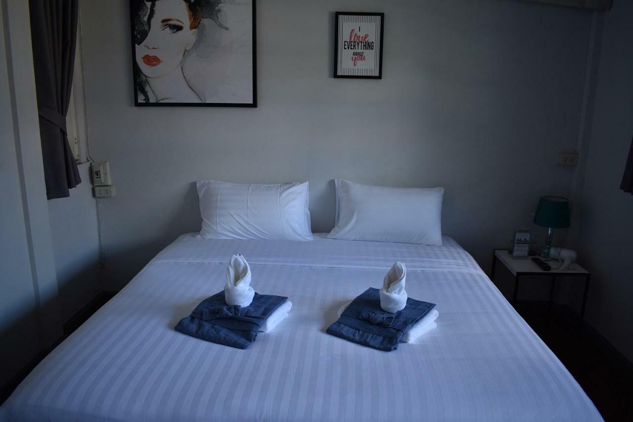 Maya Bed And Food Hostel Чіангмай Екстер'єр фото